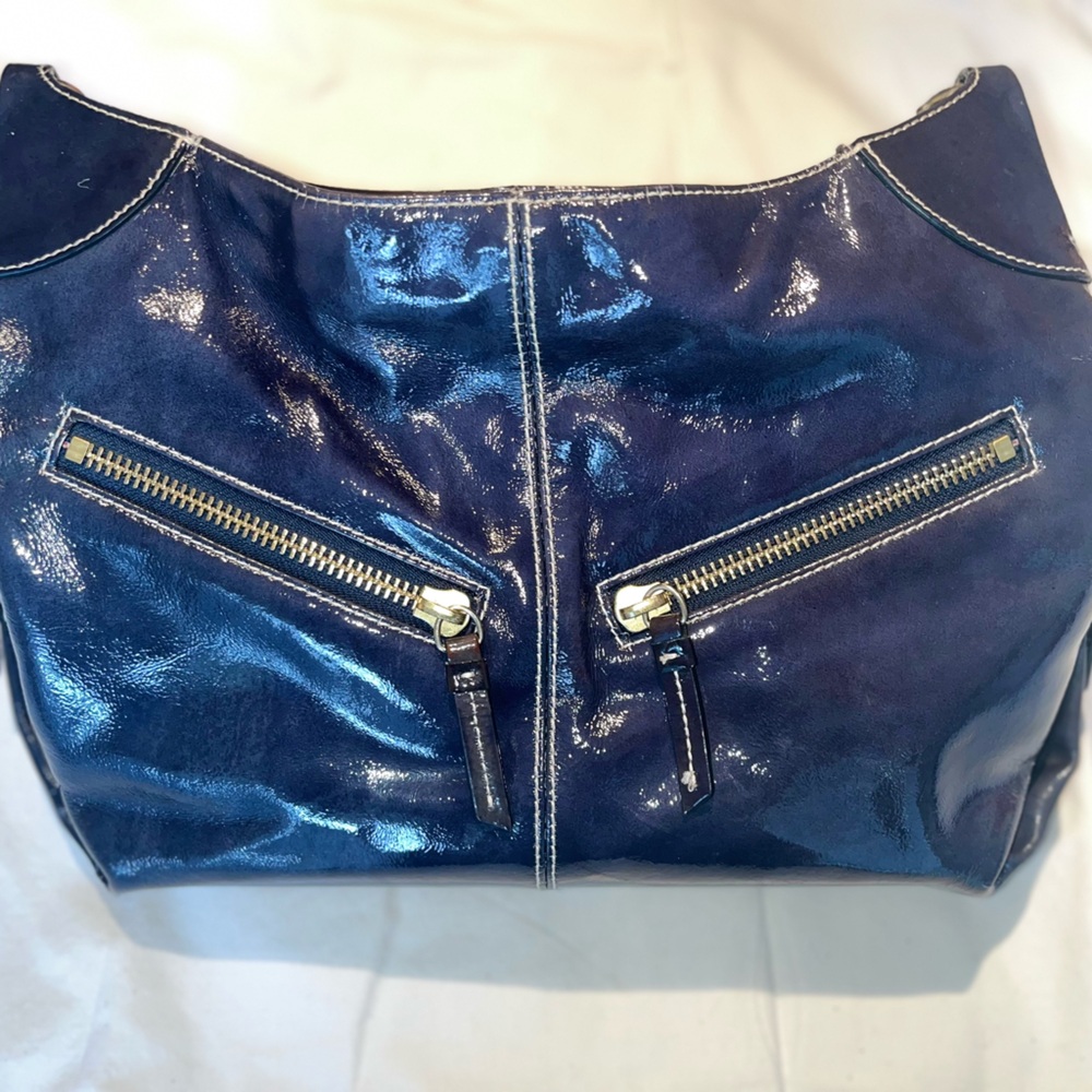 Dooney&Bourke patent leather purse - Picture 4 of 8